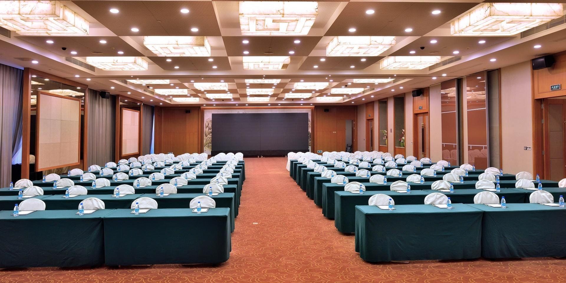 太湖国际会议中心(香山国际大酒店)总占地面积为150亩,位于苏州太湖